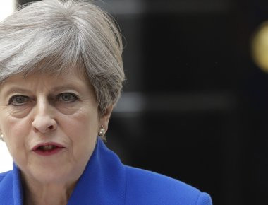 Μέι για την Πυρκαγιά στο Λονδίνο: Θα γίνει κανονική έρευνα για την τραγωδία στο Grenfell Tower